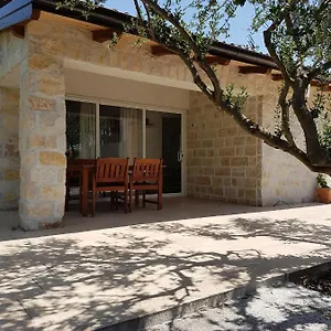 https://apartmani-morovi-dvori.hotelinzadar.com