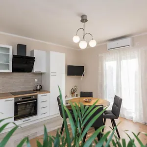 https://apartment-star-zadar.hotelinzadar.com